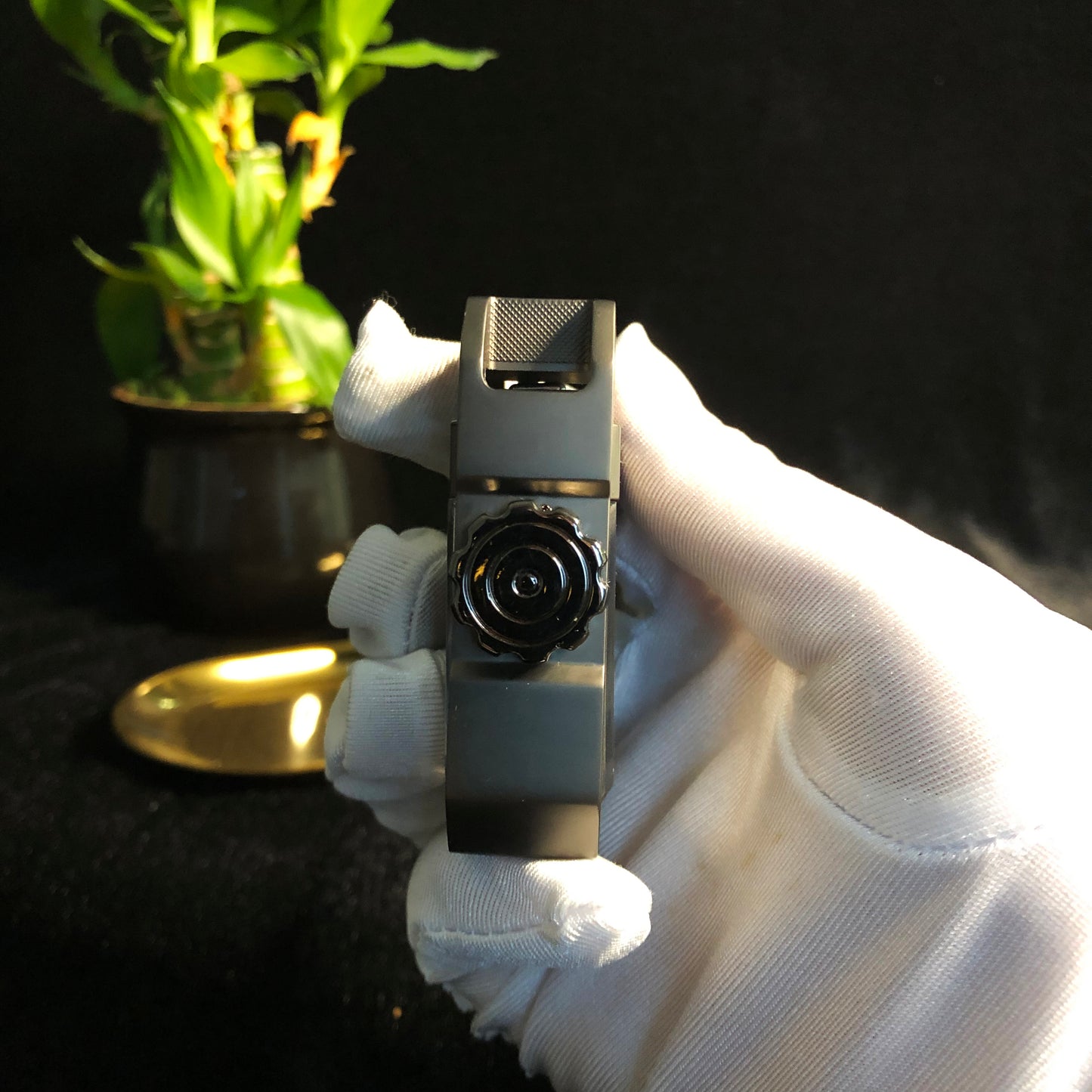 Gyroscopic lighter